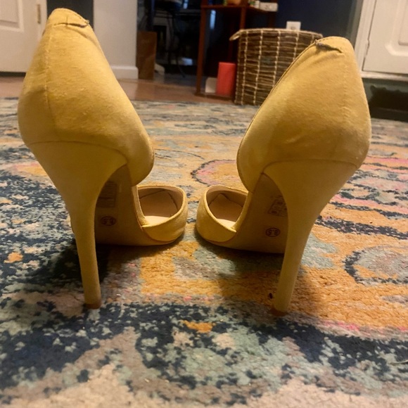 Women’s pumps size 8.5….LIKE NEW! - Picture 4 of 5